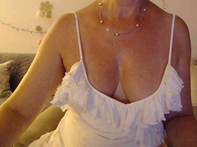goodSnowQueen webcam
