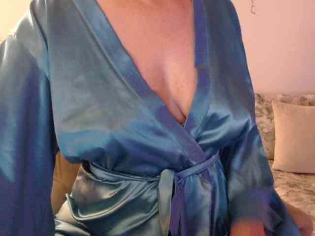 goodSnowQueen webcam