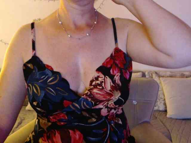 goodSnowQueen webcam