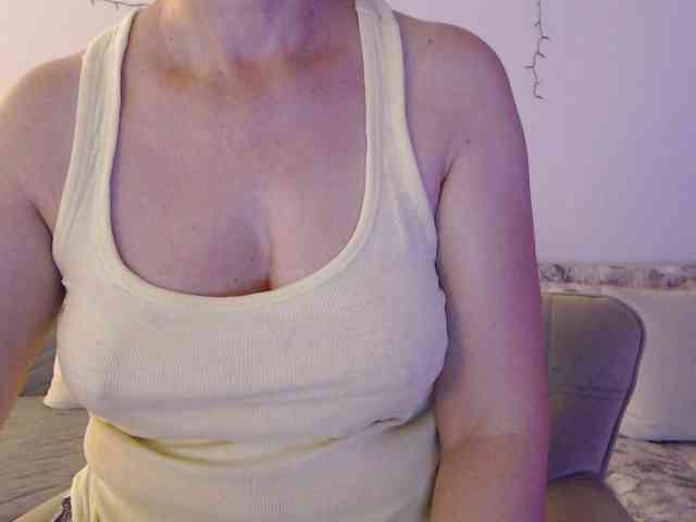 goodSnowQueen webcam