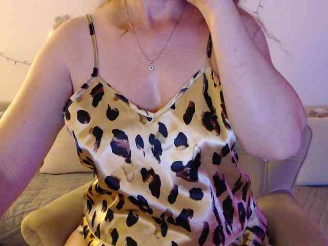goodSnowQueen webcam