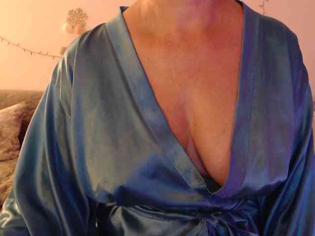 goodSnowQueen webcam