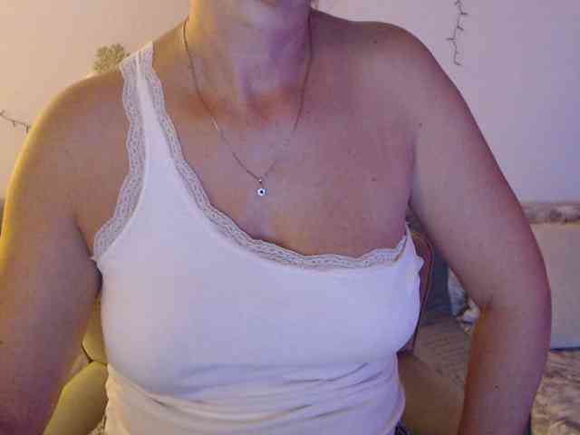 goodSnowQueen webcam