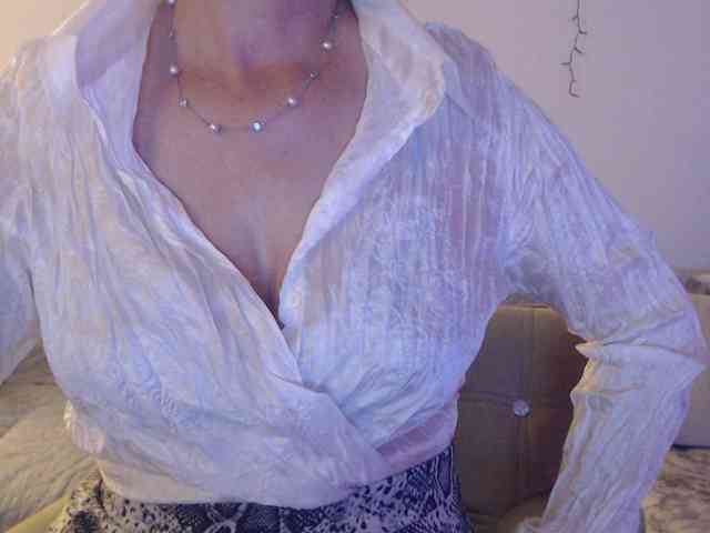 goodSnowQueen webcam