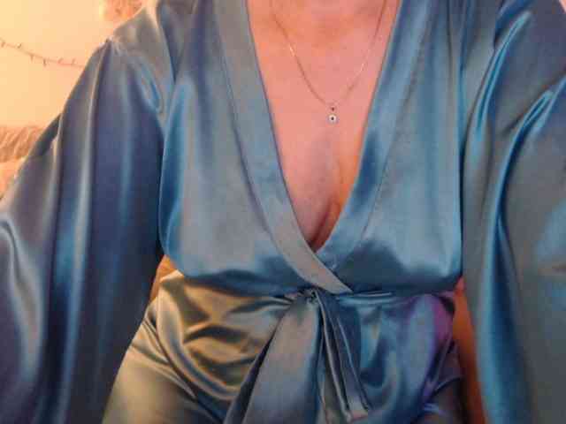 goodSnowQueen webcam