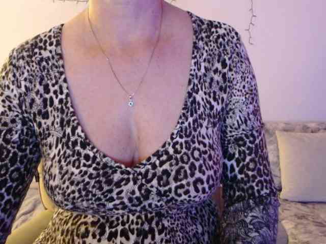 goodSnowQueen webcam