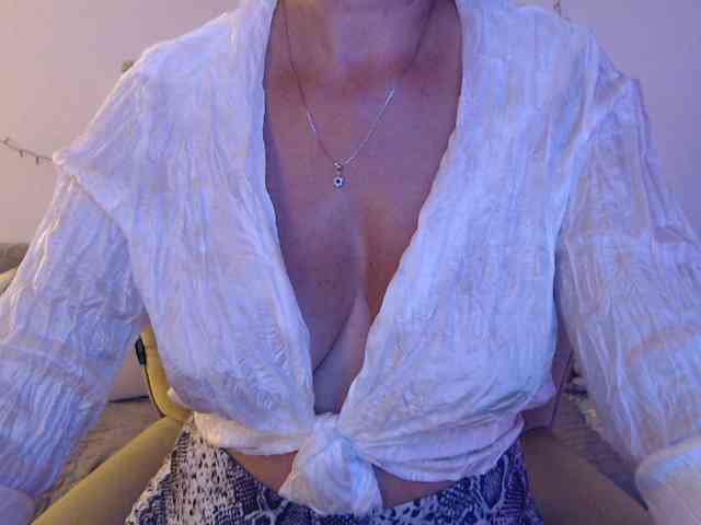 goodSnowQueen webcam