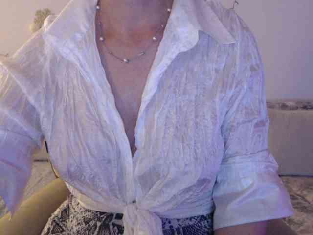 goodSnowQueen webcam