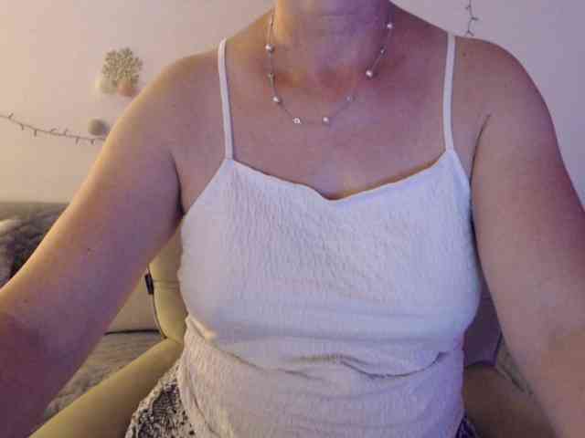 goodSnowQueen webcam