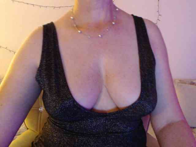 goodSnowQueen webcam