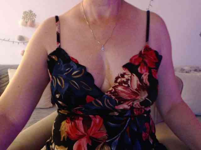 goodSnowQueen webcam