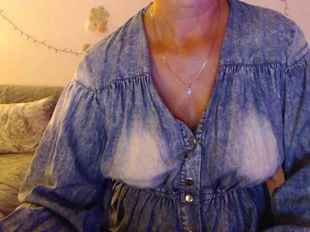 goodSnowQueen webcam