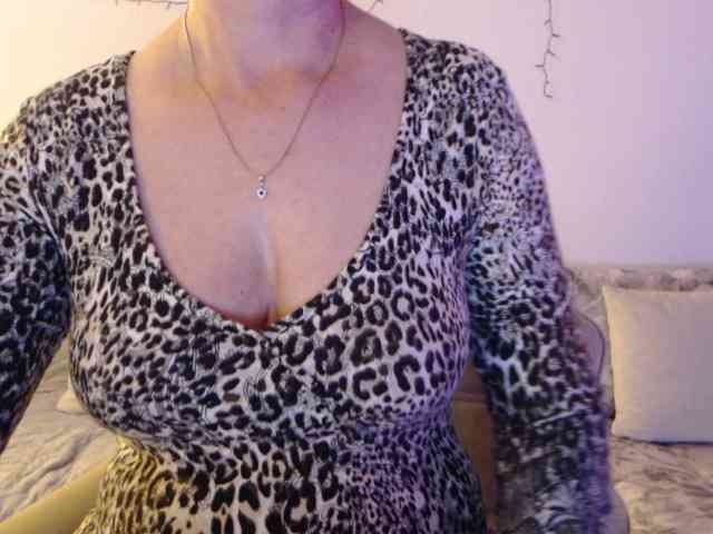 goodSnowQueen webcam