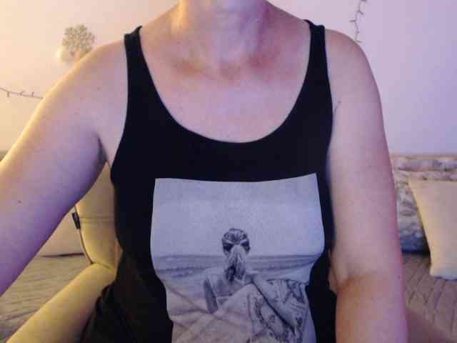 goodSnowQueen webcam
