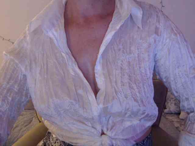 goodSnowQueen webcam