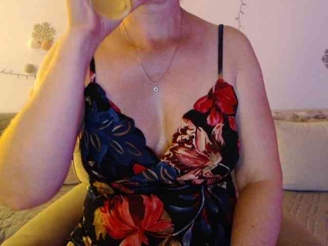 goodSnowQueen webcam