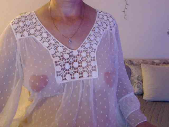 goodSnowQueen webcam