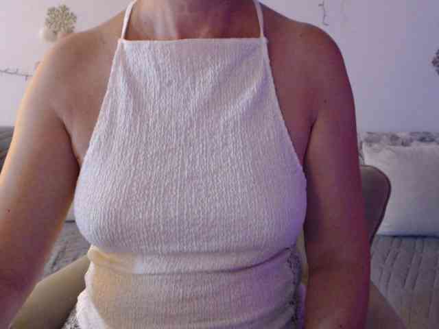 goodSnowQueen webcam