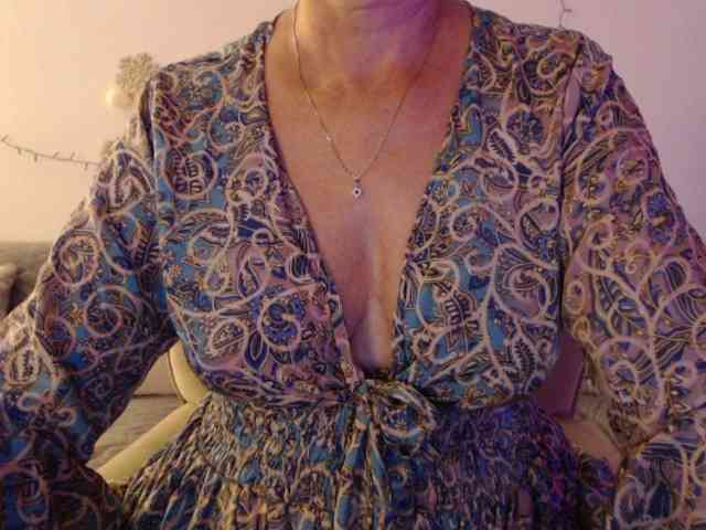 goodSnowQueen webcam