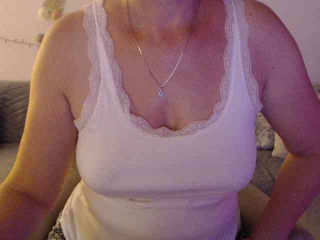 goodSnowQueen webcam