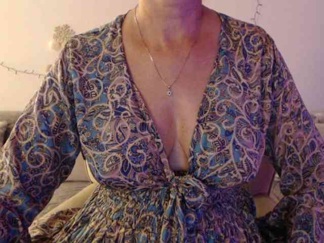 goodSnowQueen webcam