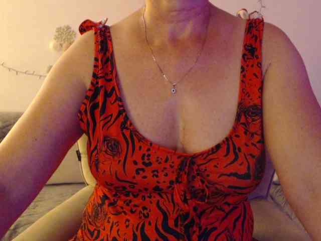 goodSnowQueen webcam