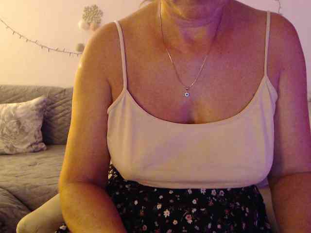goodSnowQueen webcam