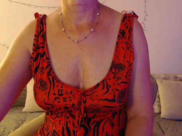 goodSnowQueen webcam