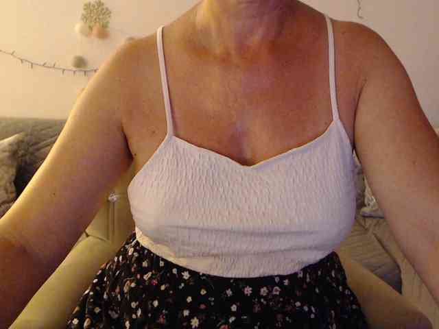 goodSnowQueen webcam