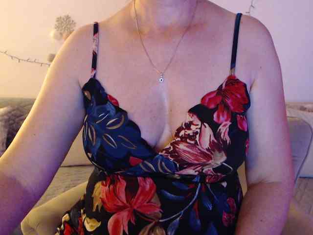 goodSnowQueen webcam