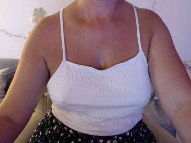 goodSnowQueen webcam