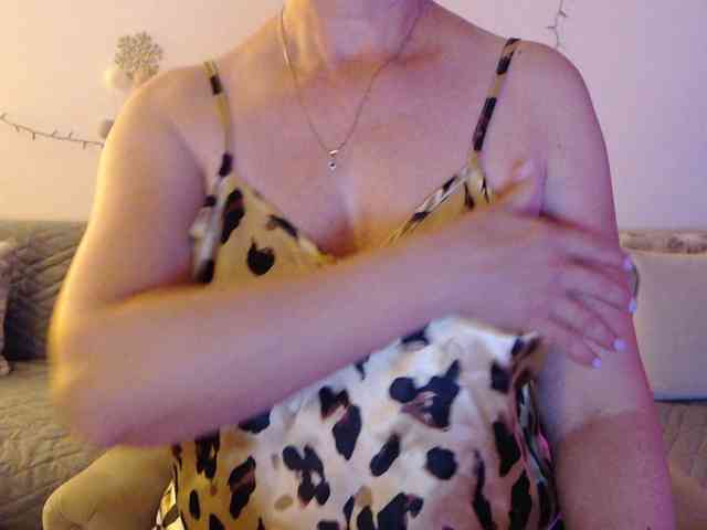 goodSnowQueen webcam