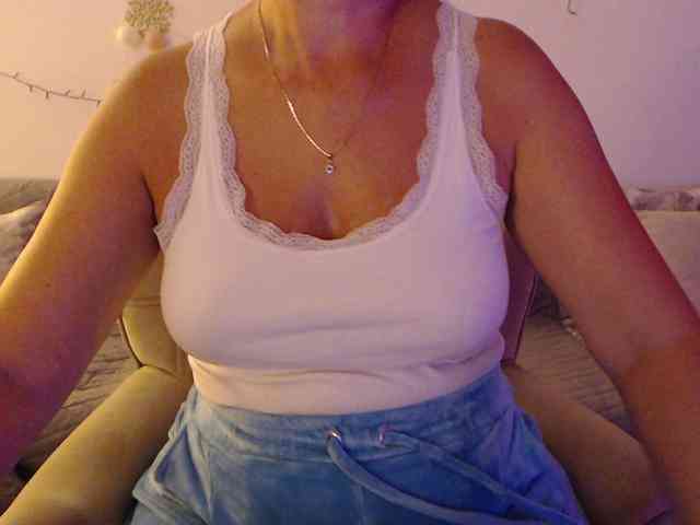 goodSnowQueen webcam