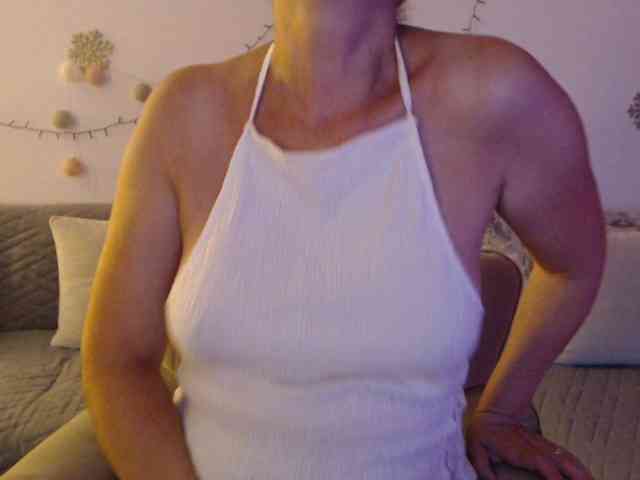 goodSnowQueen webcam