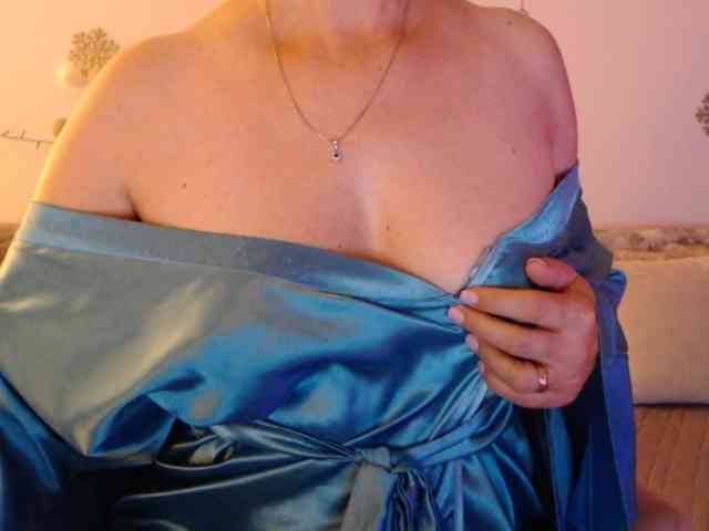 goodSnowQueen webcam