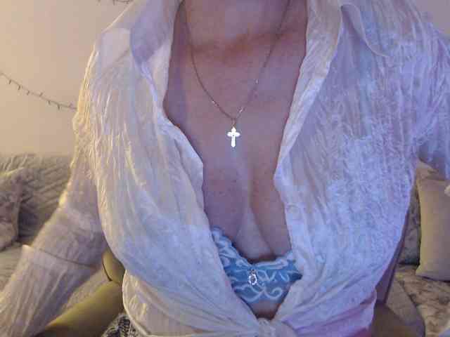 goodSnowQueen webcam