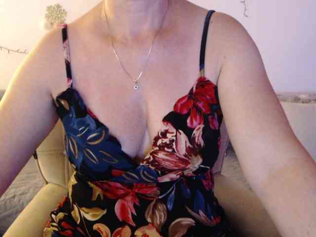 goodSnowQueen webcam