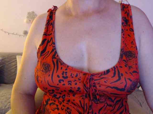 goodSnowQueen webcam
