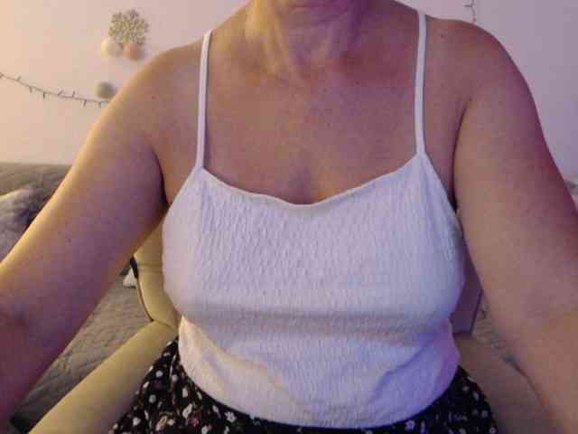 goodSnowQueen webcam