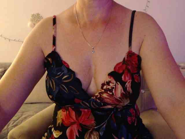 goodSnowQueen webcam