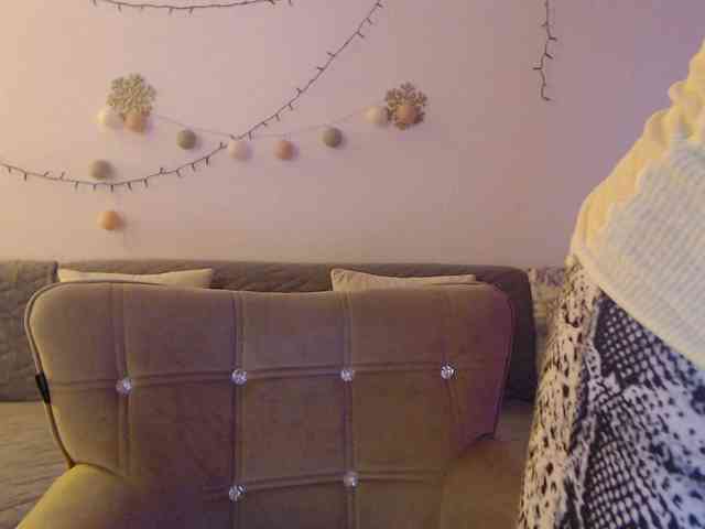 goodSnowQueen webcam