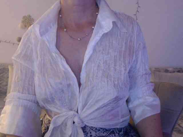 goodSnowQueen webcam