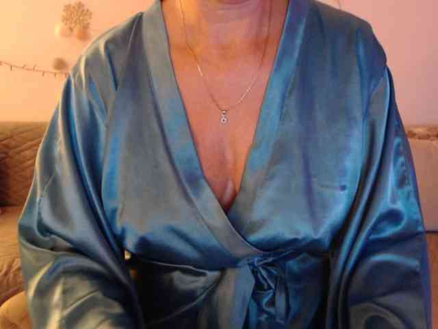 goodSnowQueen webcam
