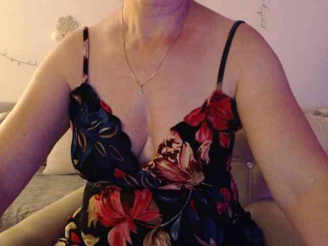 goodSnowQueen Sex Cam Show