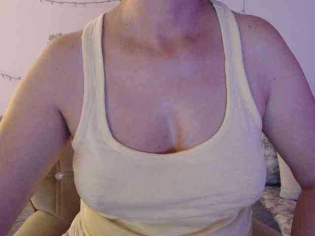 goodSnowQueen webcam