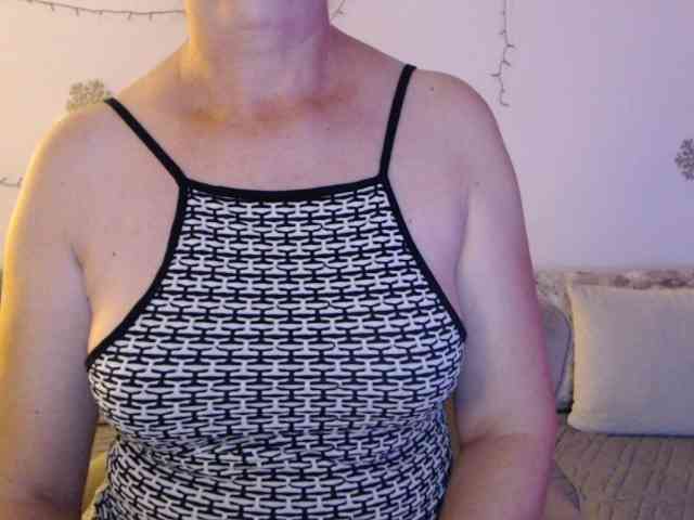 goodSnowQueen webcam