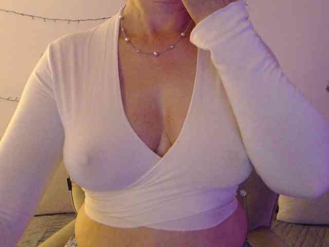 goodSnowQueen webcam