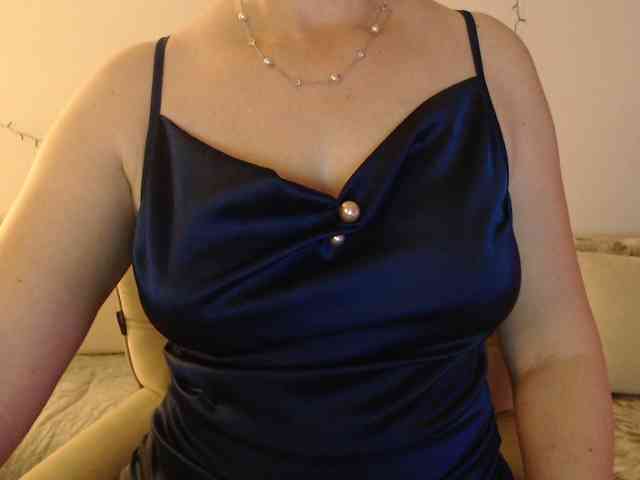 goodSnowQueen webcam
