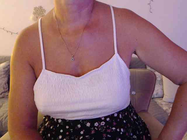 goodSnowQueen webcam