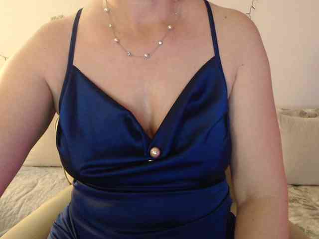 goodSnowQueen webcam